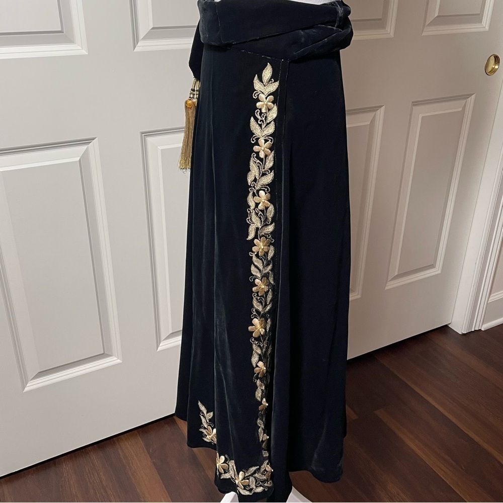 Black Velvet Wrap Skirt Gold Floral Embroidery Handmade in India S\M - Picture 4 of 13